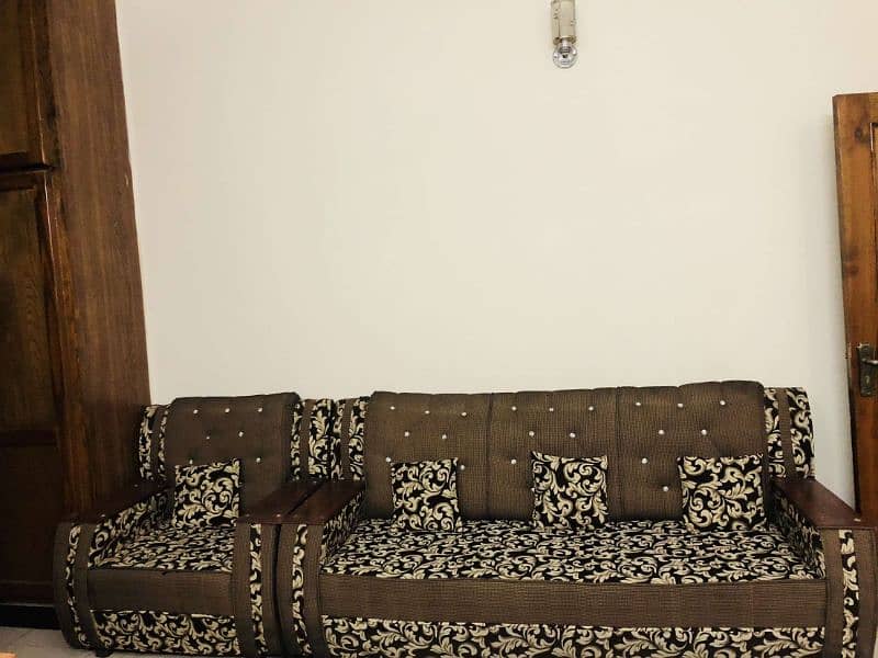 5 seater sofa good condition. 2