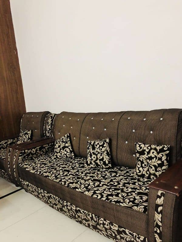 5 seater sofa good condition. 4