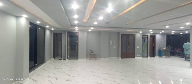 8 Marla Luxury Hall Available For Rent in Nishter Block Bahria Town Lahore 3