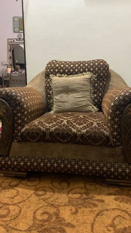 sofa in good condition 2