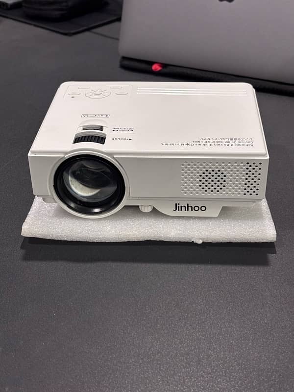 Jinhoo Projector 1080P Urgent Sale 2