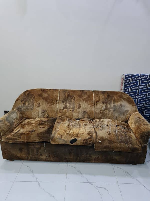 Complete Sofa Set Available for Sale 0