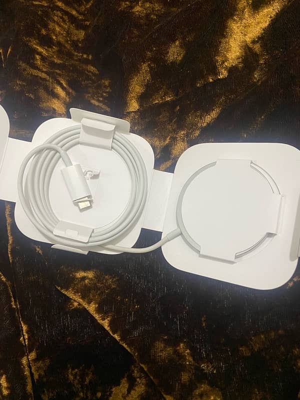 Original Apple Magsafe Wireless Charger in 10/10 Condition 1