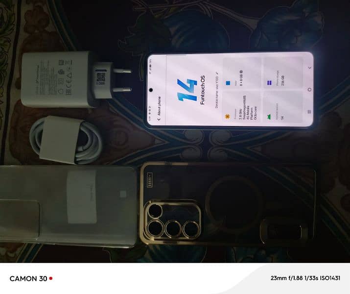 vivo y100 complete saman 8 256 warnty ap kaorgy sim laga k 1