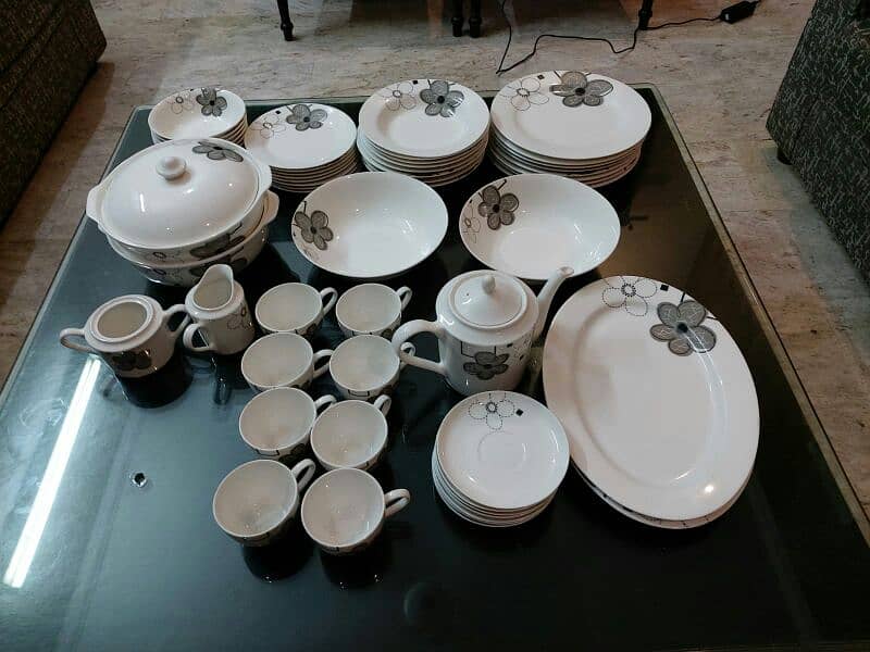 Bone China ( Dinner set ) 0