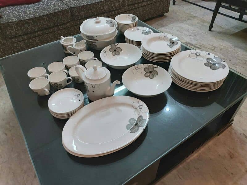 Bone China ( Dinner set ) 3