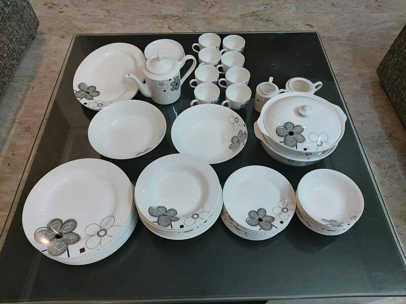 Bone China ( Dinner set ) 4