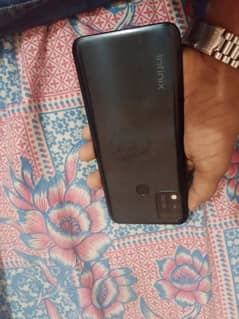 Infinix hot 10 play 4/64 all. okay condition 10/8 with box