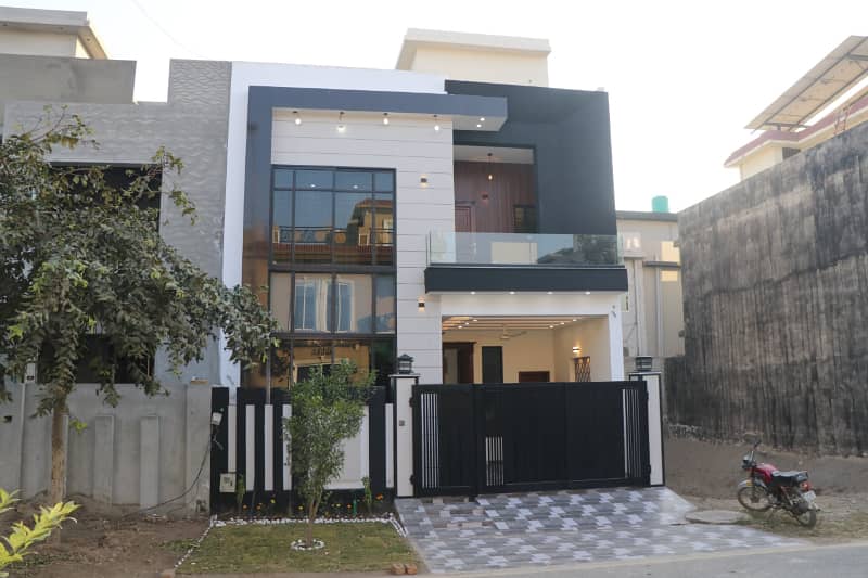 Elegant 05 Marla House for Sale in Eden Value Homes Lahore 0