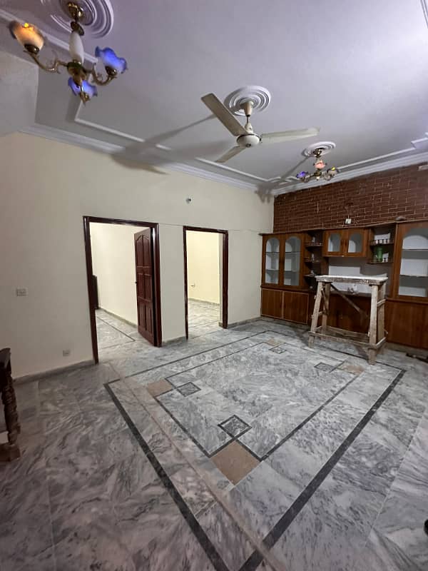 Portion for rent location jan calony 2bed tv lounge drawing room 3bath kichan pani bijli gas sab available 0