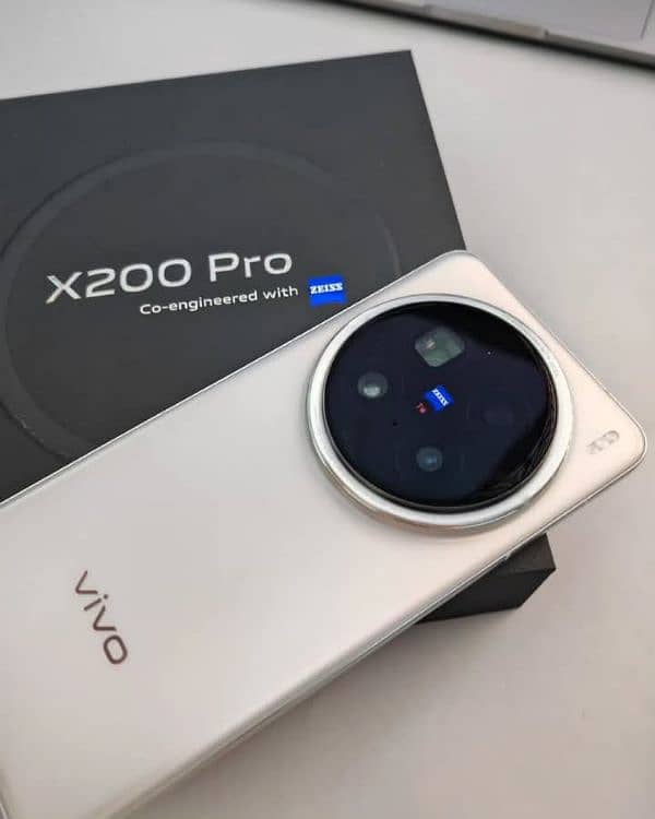 vivo x200 pro 12/512 GB 03230374234 My whatsapp number 0