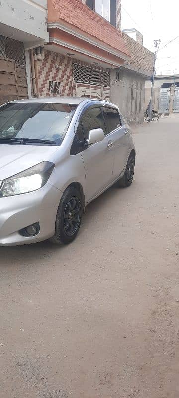 Toyota Vitz 2011 3