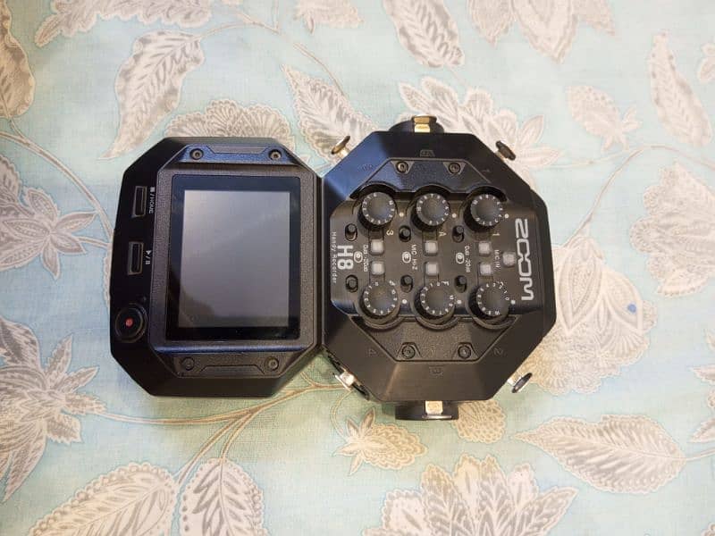 Zoom H8 Handy Audio Recorder 1