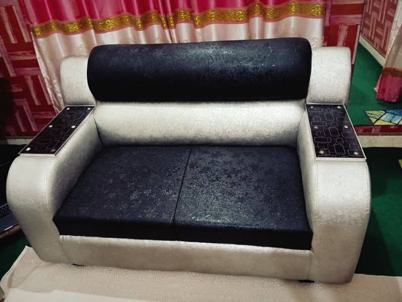 sofa set like brand new slight used 1