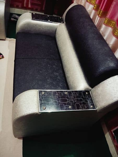 sofa set like brand new slight used 2