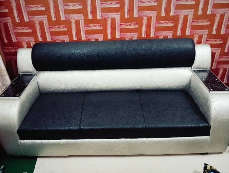 sofa set like brand new slight used 0