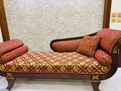 New condition dewan very clean and in original wood very beautiful