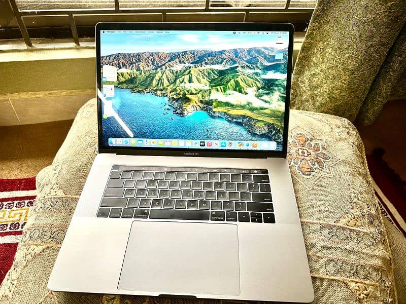 MacBook Pro 15.4” Core i9 32GB RAM, 512GB SSD, AMD Radeon Pro 560X 4GB 3