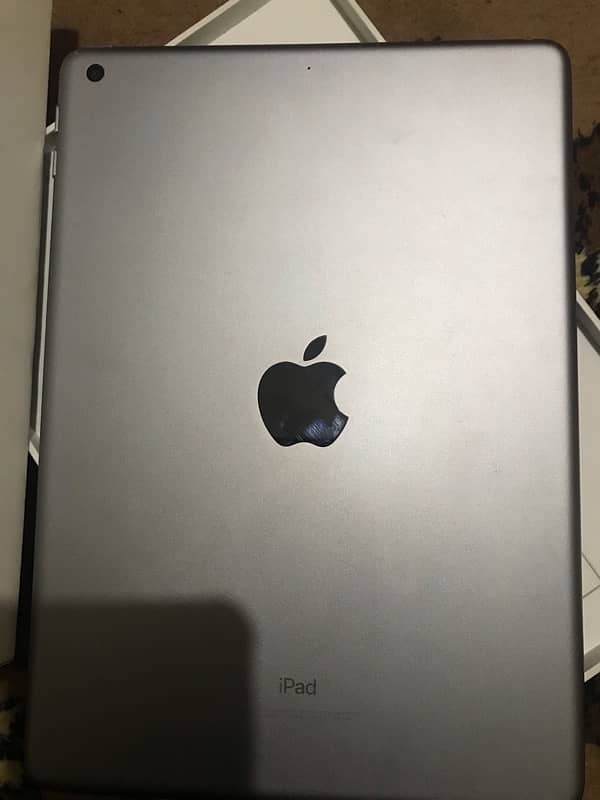 iPad 6th generation 128gb 4