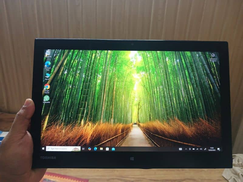 TOSHIBA Tablet pc(Can also be attached as a normal laptop) 3