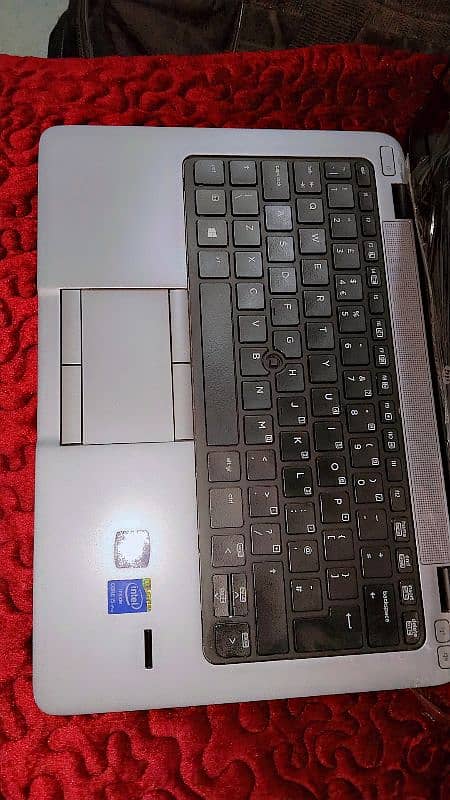 HP laptop elitbook 820G1 1