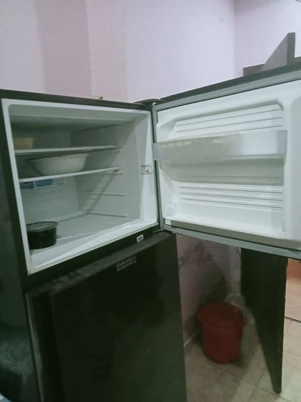 dwlarnce frige size medium 3