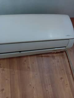 1.5 ton AC orient Good condition chill ac and heater full ok condition