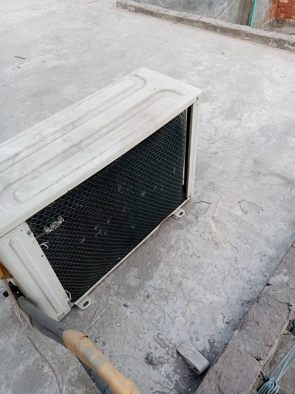 1.5 ton AC orient Good condition chill ac and heater full ok condition 3