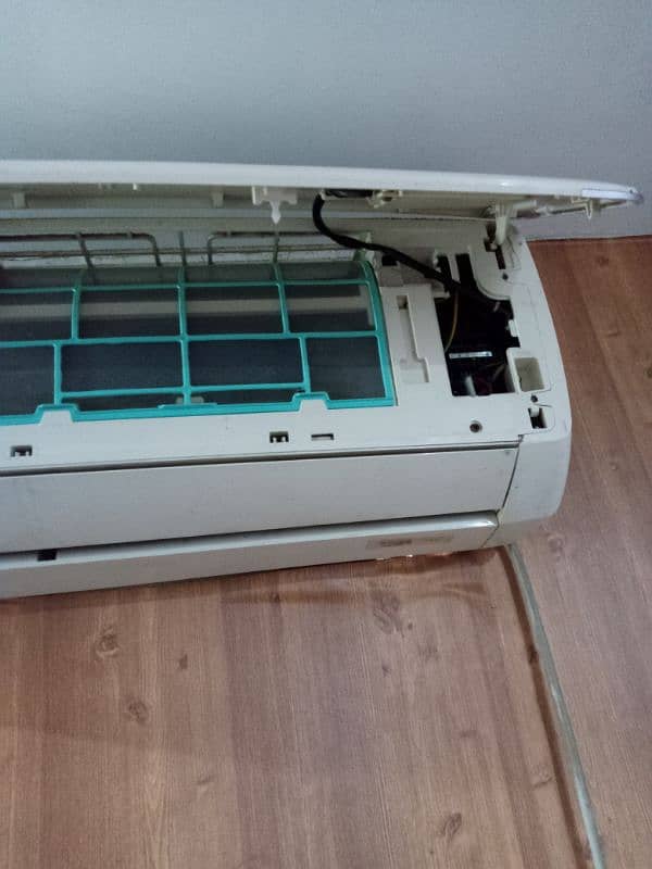 1.5 ton AC orient Good condition chill ac and heater full ok condition 4