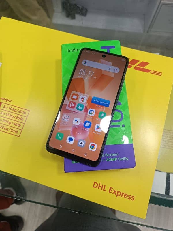 Infinix Hot 40i 8+8 256 3 maa Kee warranty original Saman Sara hy 3