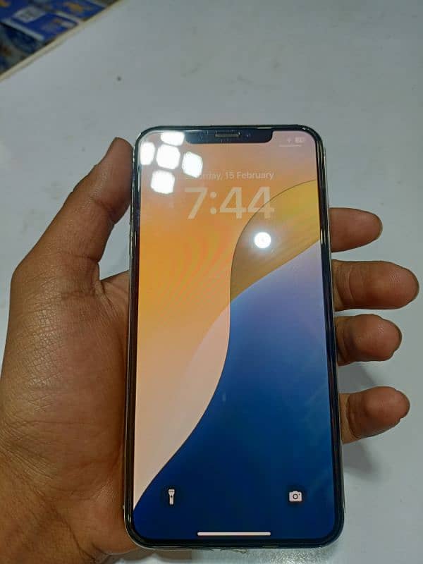 xs max factory unlock  64gb 10 by 9 condition face id true tone all ok 5