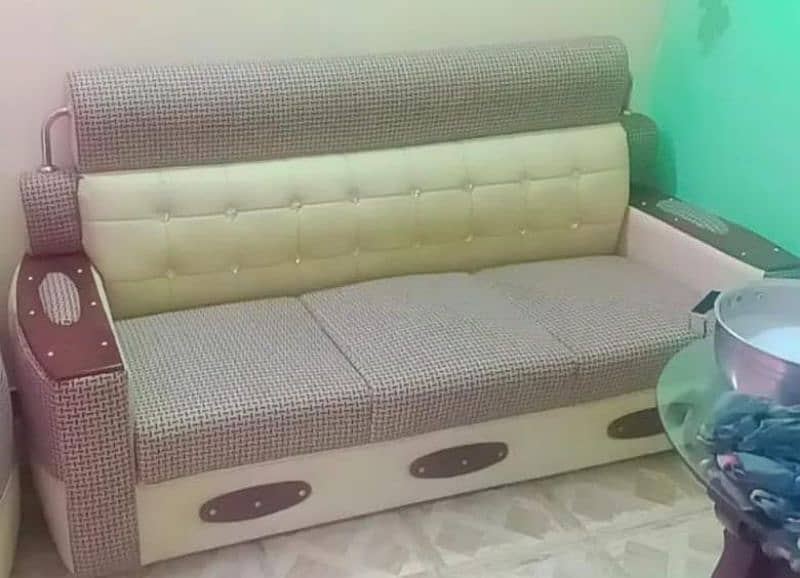 6 seater sofa in good condition 2