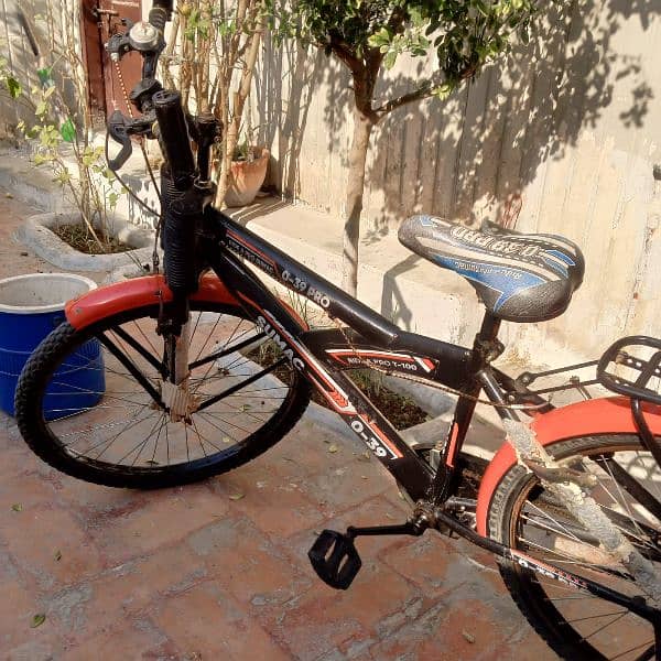 : Red & Black Bicycle – Excellent Condition, Smooth Ride! 1