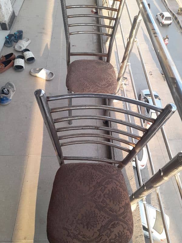 4 dinning chairs available 2