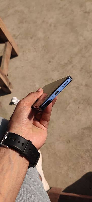 Infinix note 40 black color 3