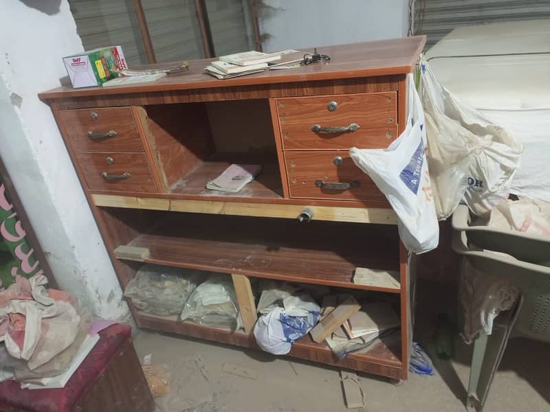 2 almari 1 counter table 1 counter cabin 2 frame for sale 15