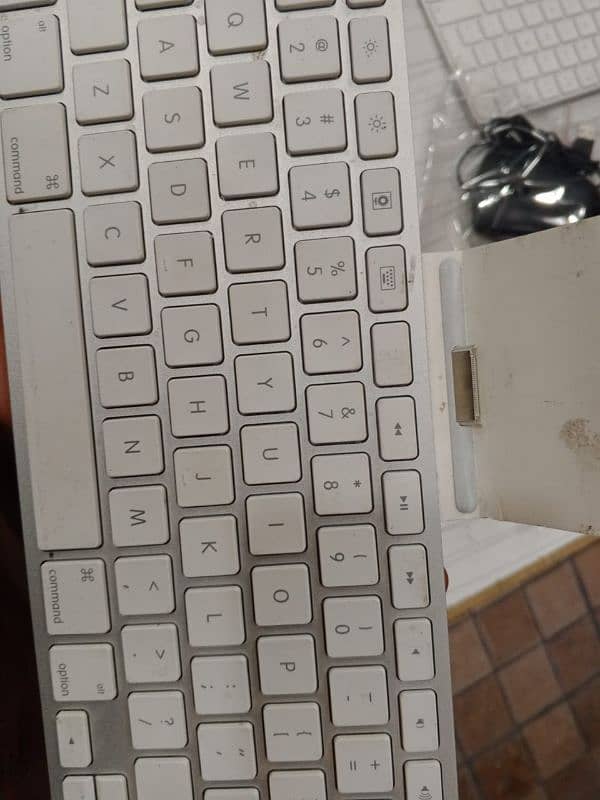 Apple Magic 2 Keyboard - Wireless & Rechargeable 0