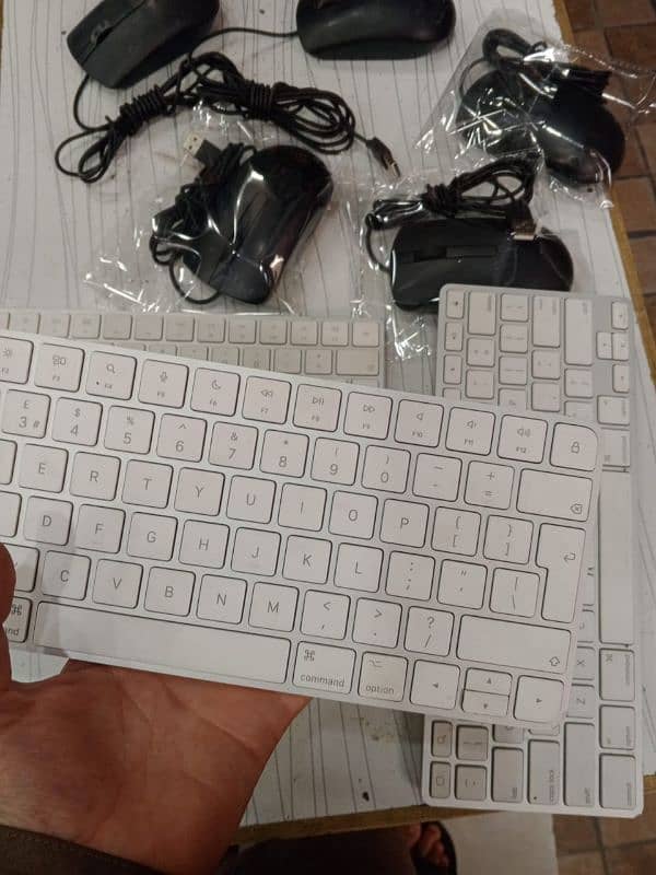 Apple Magic 2 Keyboard - Wireless & Rechargeable 1