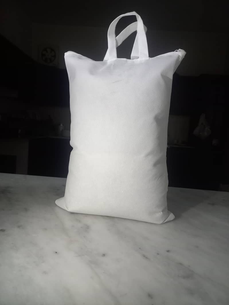 Non woven white zipper Bag 0