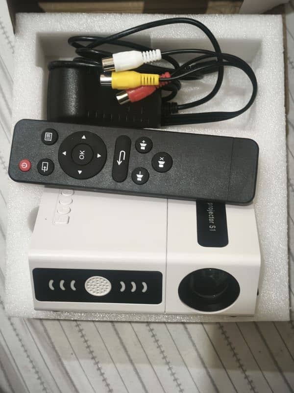 MiNi projector 4