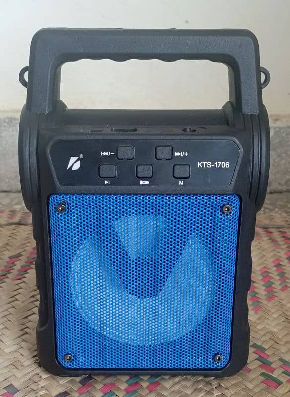 KTS-1706 Portable Solar Rechargeable Bluetooth Speaker with Torch 3