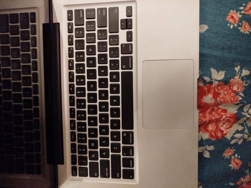 Macbook Pro 13 Inch 1