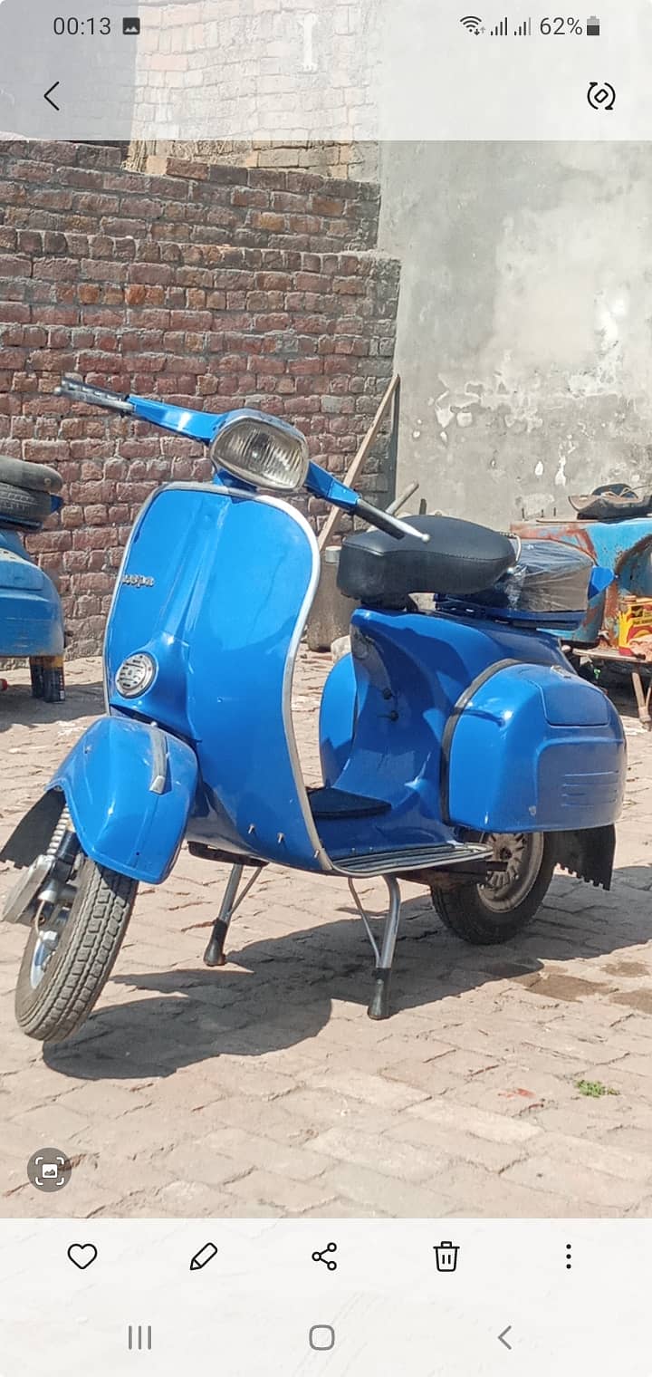 Vespa 1988 recently restored 1