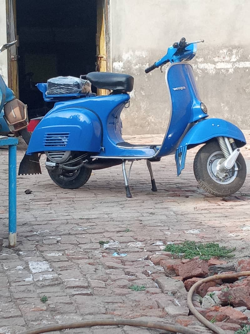 Vespa 1988 recently restored 2