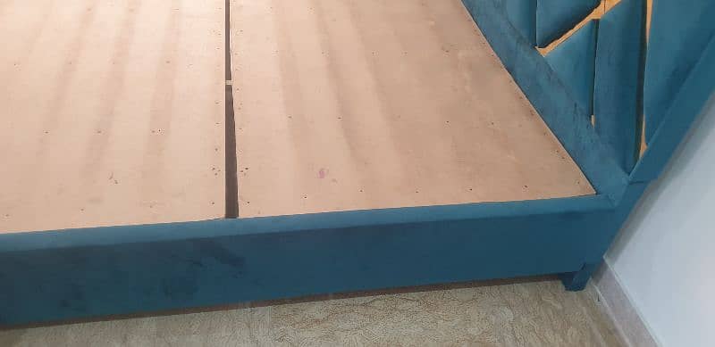 used like new king size bed with medicated brand new mattress 3