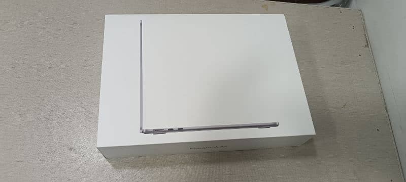 Apple MacBook Air M2 2022 13.3" 16/256 Brand New 0