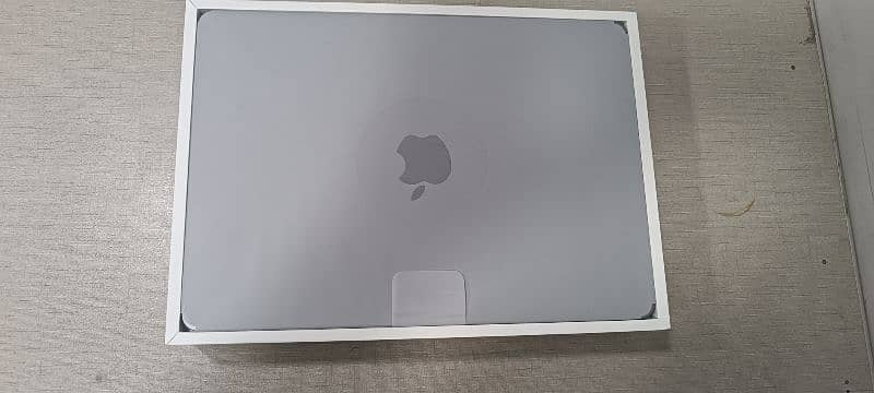 Apple MacBook Air M2 2022 13.3" 16/256 Brand New 2