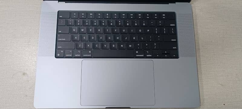 Apple MacBook  M1 Pro  2021 16" 16/1Tb 8