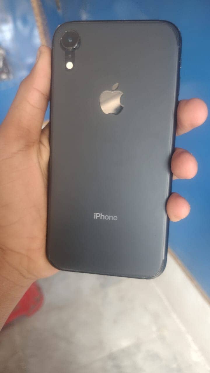 Apple iPhone XR 4