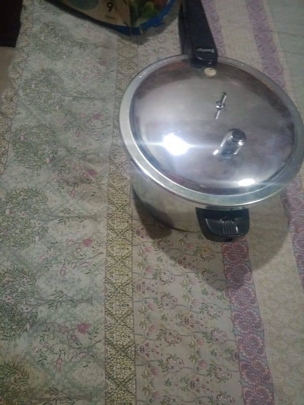 Unused 9 leter capacity prestedge company pressure cooker 6